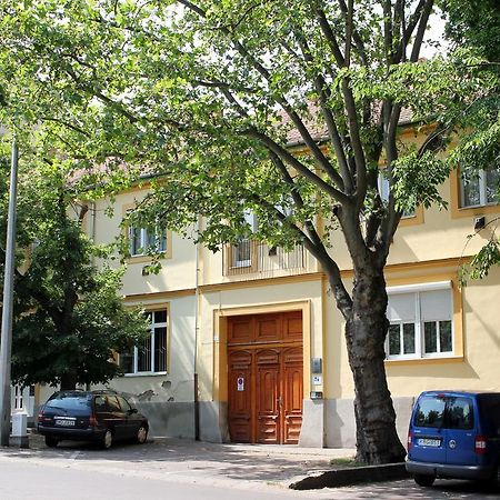Veva Apartman - Eger Maganszallashely Dış mekan fotoğraf