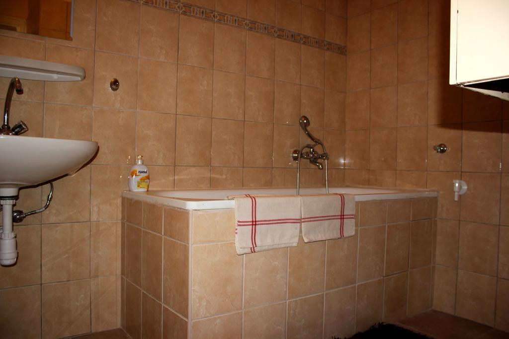 Veva Apartman - Eger Maganszallashely Dış mekan fotoğraf