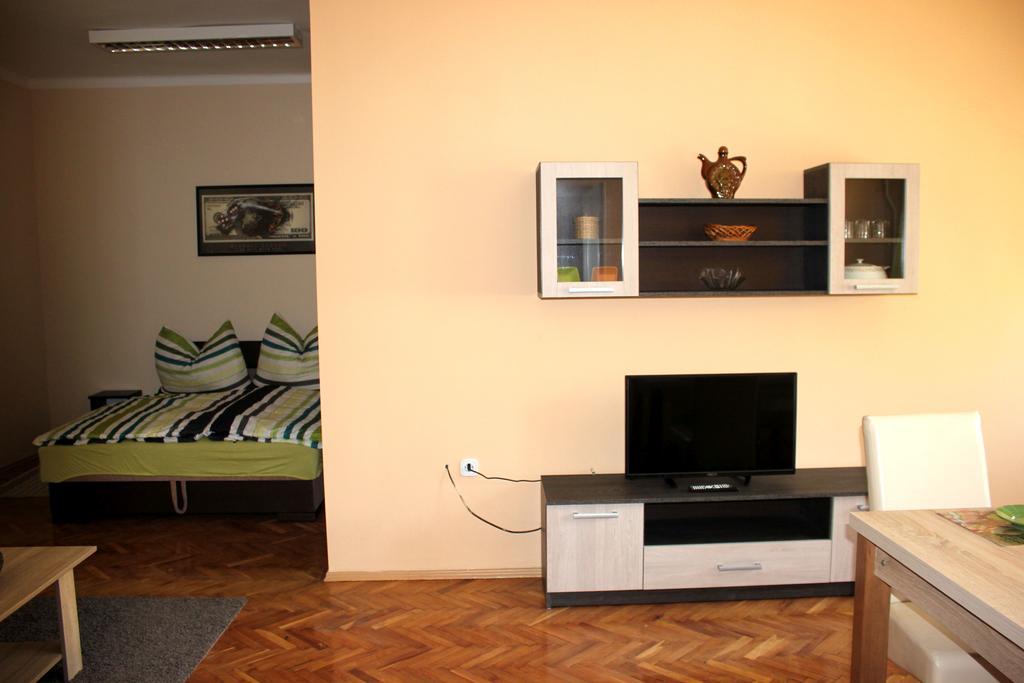 Veva Apartman - Eger Maganszallashely Dış mekan fotoğraf